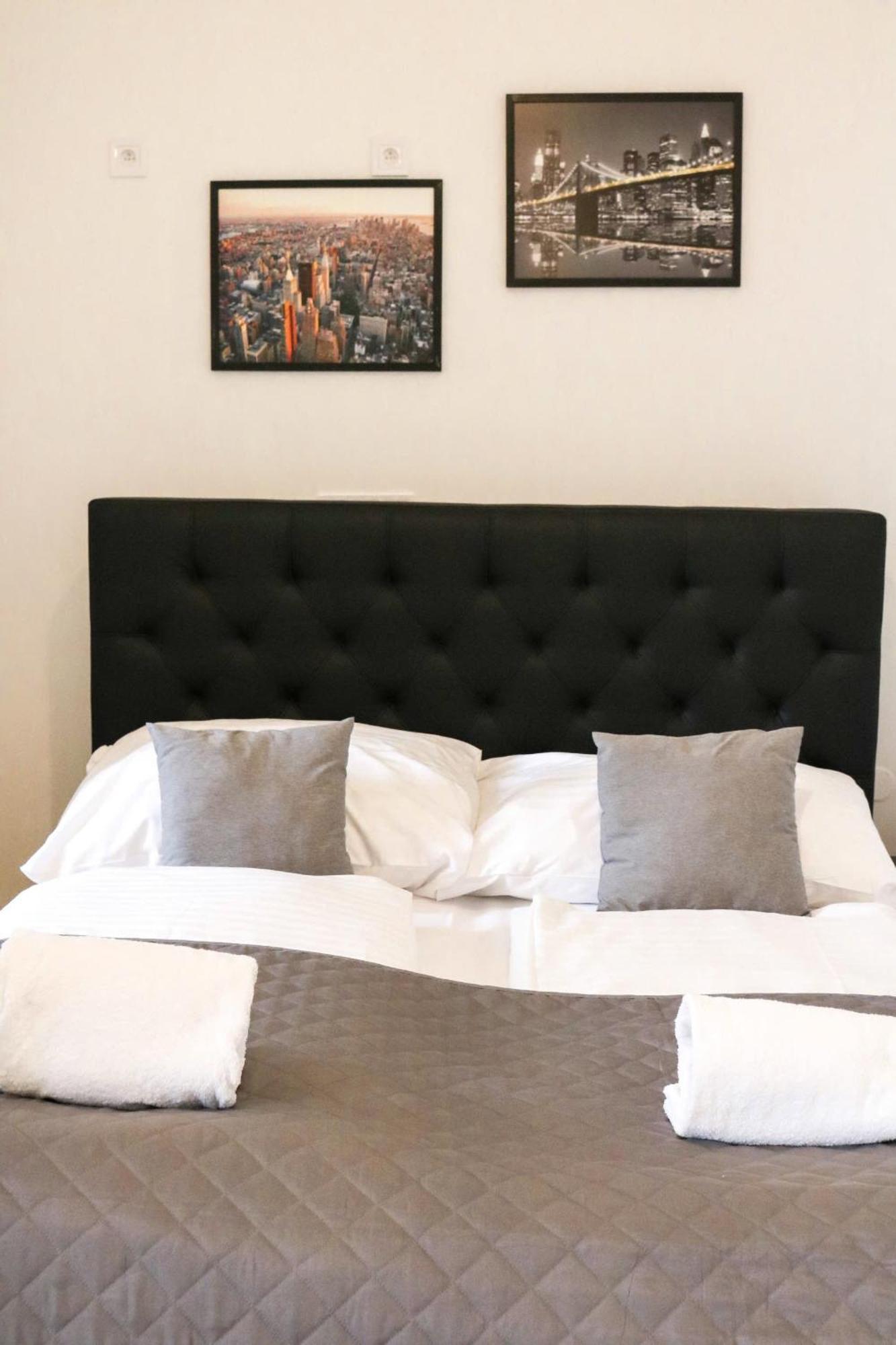 Rose Suites And Rooms Praga Exterior foto